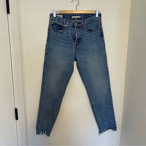 Levi’s Wedgie Icon Fit Jeans Light Wash Size 27 Women’s 100% Cotton Raw Hem - Picture 2 of 11